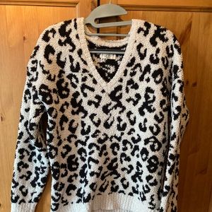 UGG V-neck Sweater sz S